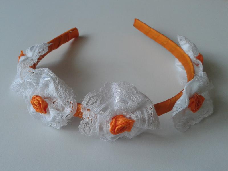 ESKÜVŐ HPT06 - Fehér csipke virágos narancssárga hajpánt hajráf