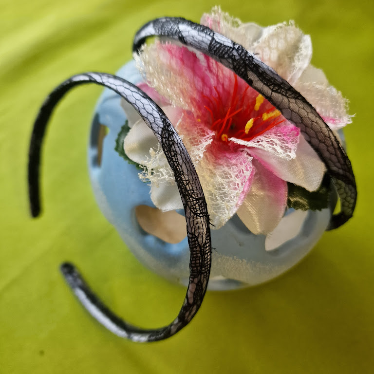 ESKÜVŐ HPT17 - Acél szürke szatén hajpánt fekete csipke bevonattal