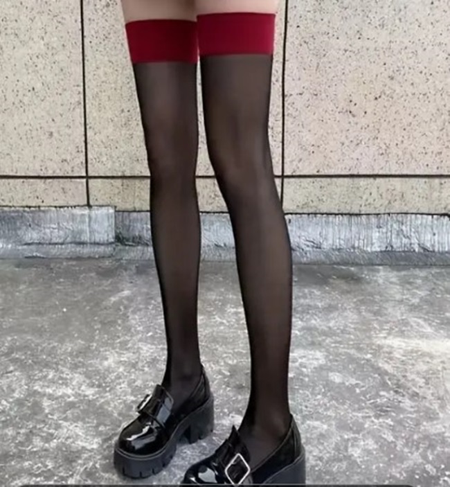 ESKÜVŐ FEN72 - Szexi elasztikus fekete harisnya combfix - piros széllel