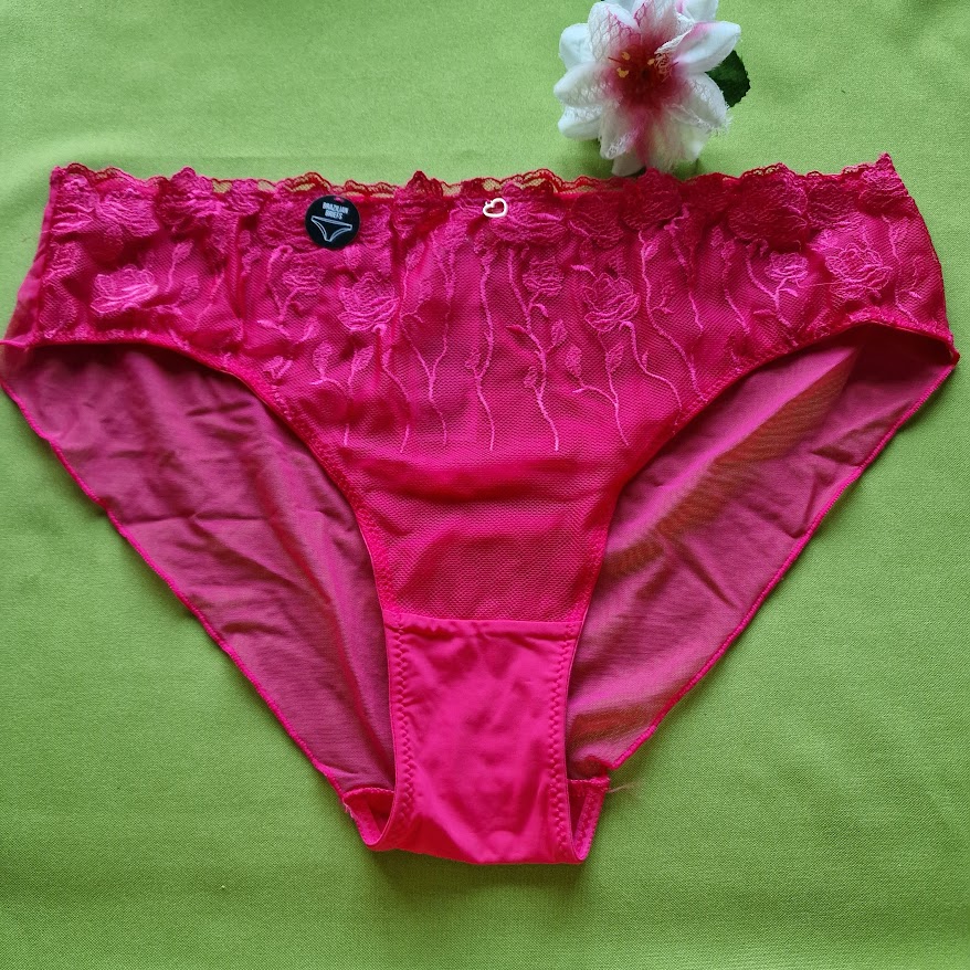 FEN152 - Női fehérnemű - Hagyományos fazonú pink hímzett elejű bugyi L-XL