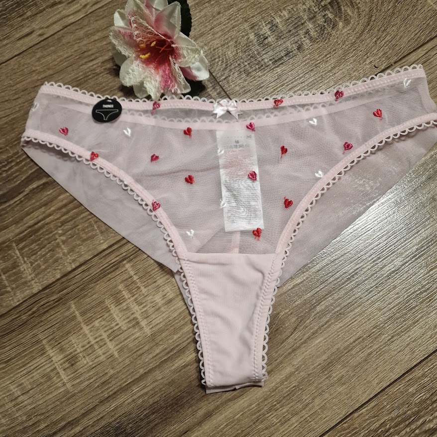 FEN151 - Női fehérnemű - Hagyományos fazonú rózsaszín hímzett elejű bugyi S36