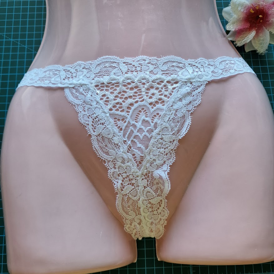 FEN148- Női fehérnemű - Csipke tanga bugyi