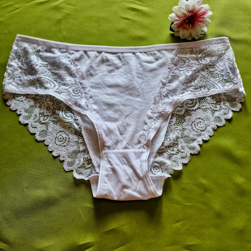 FEN144 - Hagyományos fazonú pamutos női bugyi - fehér 5XL-es