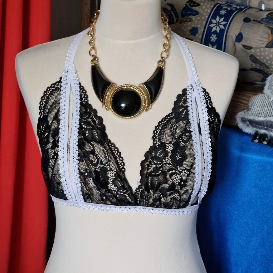 FEN32F-1 - Női fehérnemű - Fekete nyitott csipke melltartó