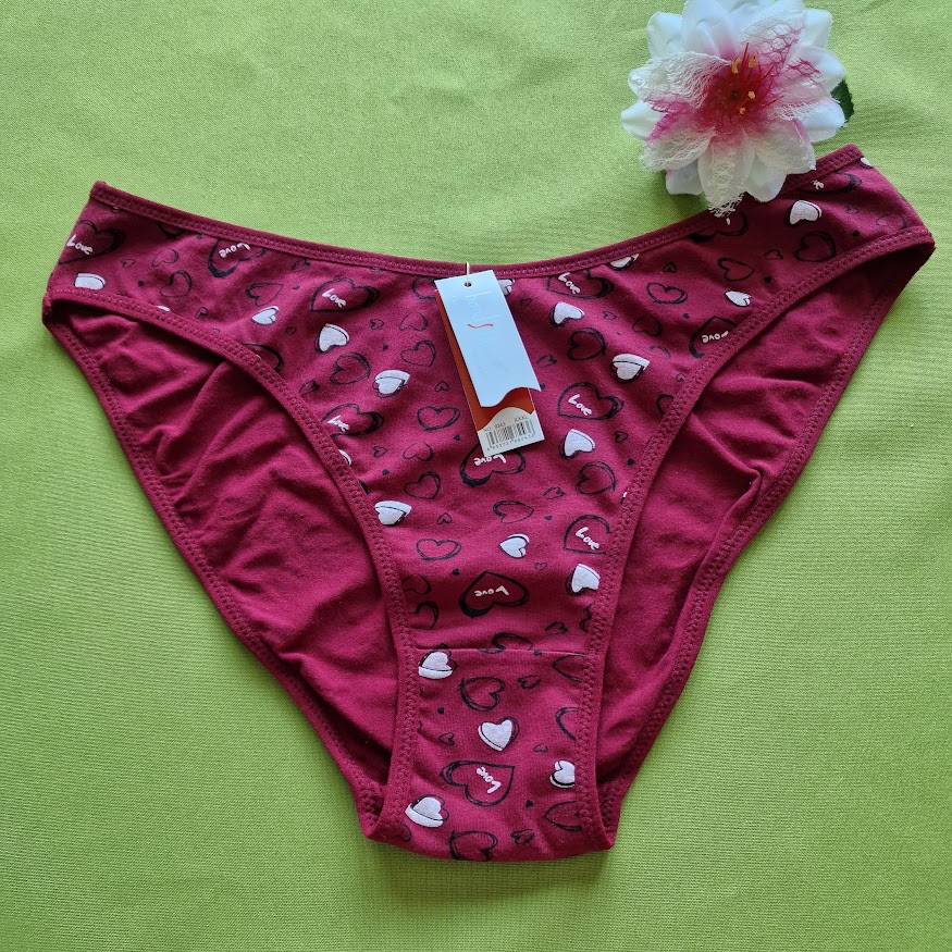 FEN133-1 - Női fehérnemű - Brazil fazonú pamut bugyi - bordó alapon szív minta