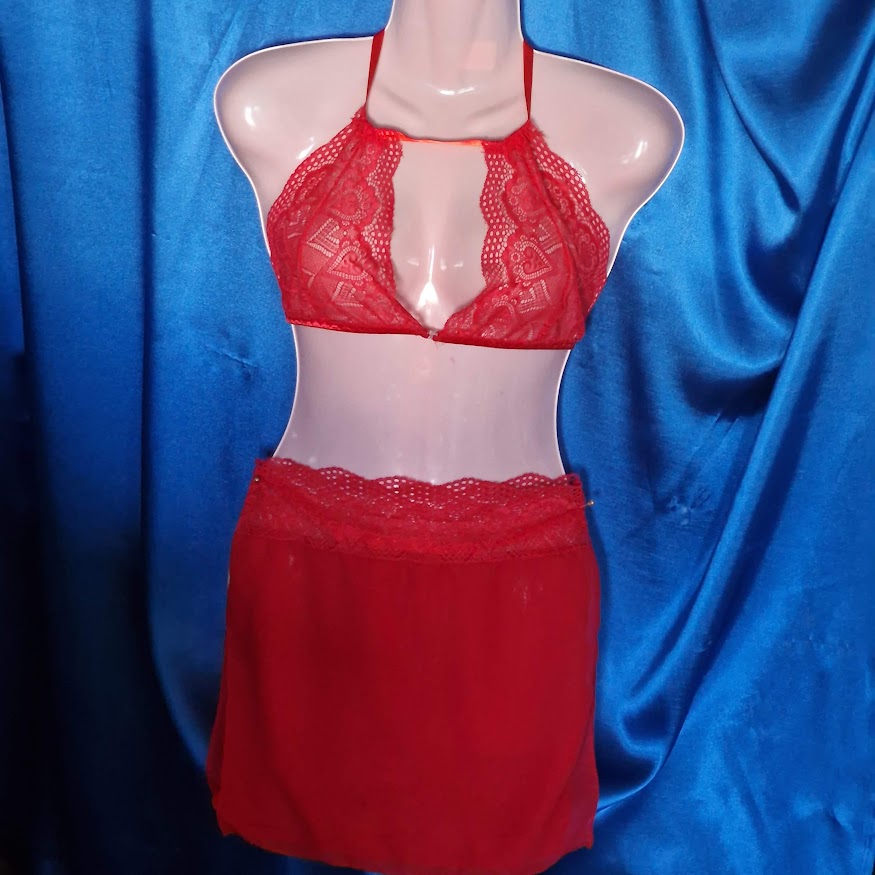 FEN130 - Női fehérnemű - Piros csipke melltartó nyitott tanga és szoknya