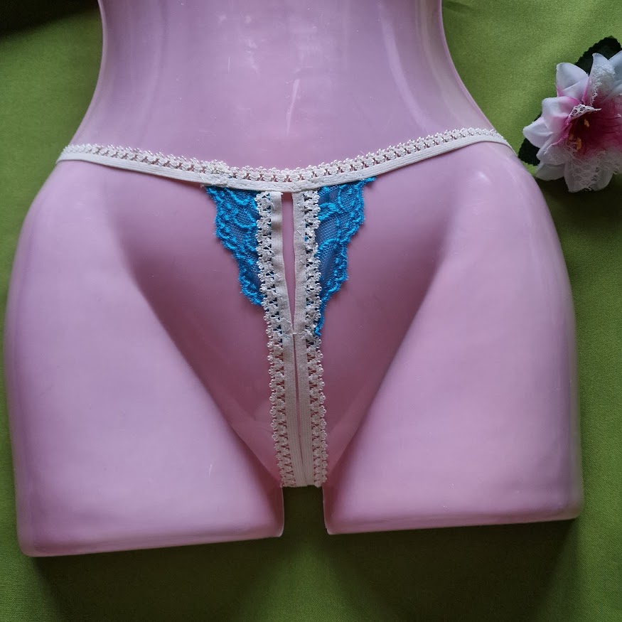 FEN117 - Női fehérnemű - Nyitott csipke tanga bugyi - türkiz és bézs