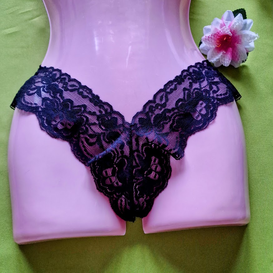 FEN116 - Női fehérnemű - Rugalmas elegáns fekete csipke bugyi