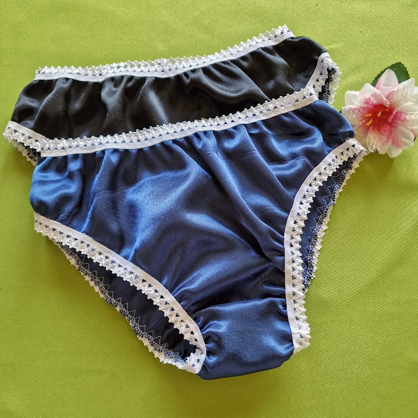 FEN78-2-4 - Női fehérnemű - 2db Hagyományos fazonú szatén bugyi - kék és fekete