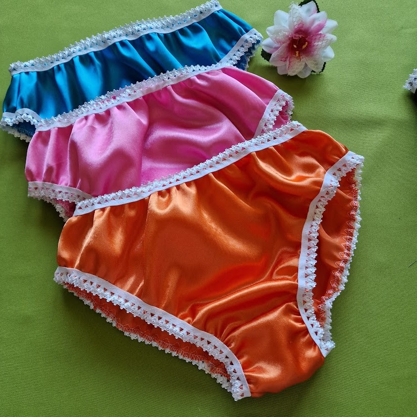 FEN78-3-7 - 3db Hagyományos fazonú szatén bugyi - élénk