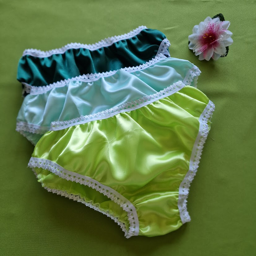 FEN78-3-4 - 3db Hagyományos fazonú szatén bugyi - zöldek