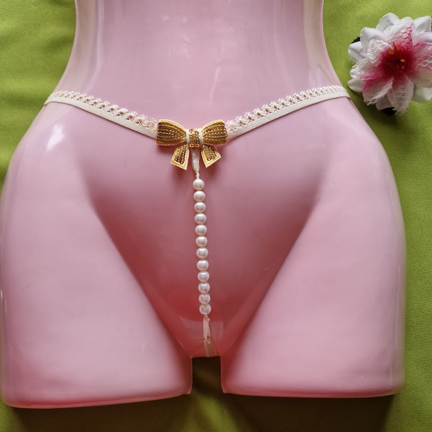 FEN55B - Női fehérnemű - Arany masnis gyöngyös G-string tanga bugyi