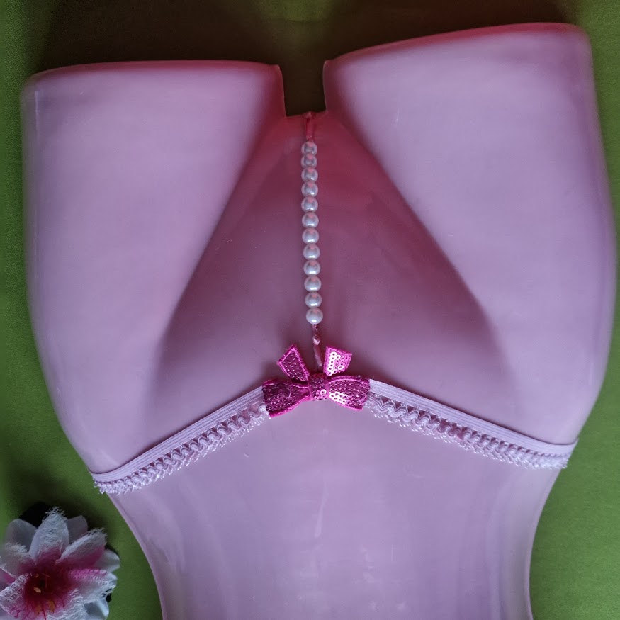 FEN55C - Női fehérnemű - Pink masnis gyöngyös G-string tanga bug