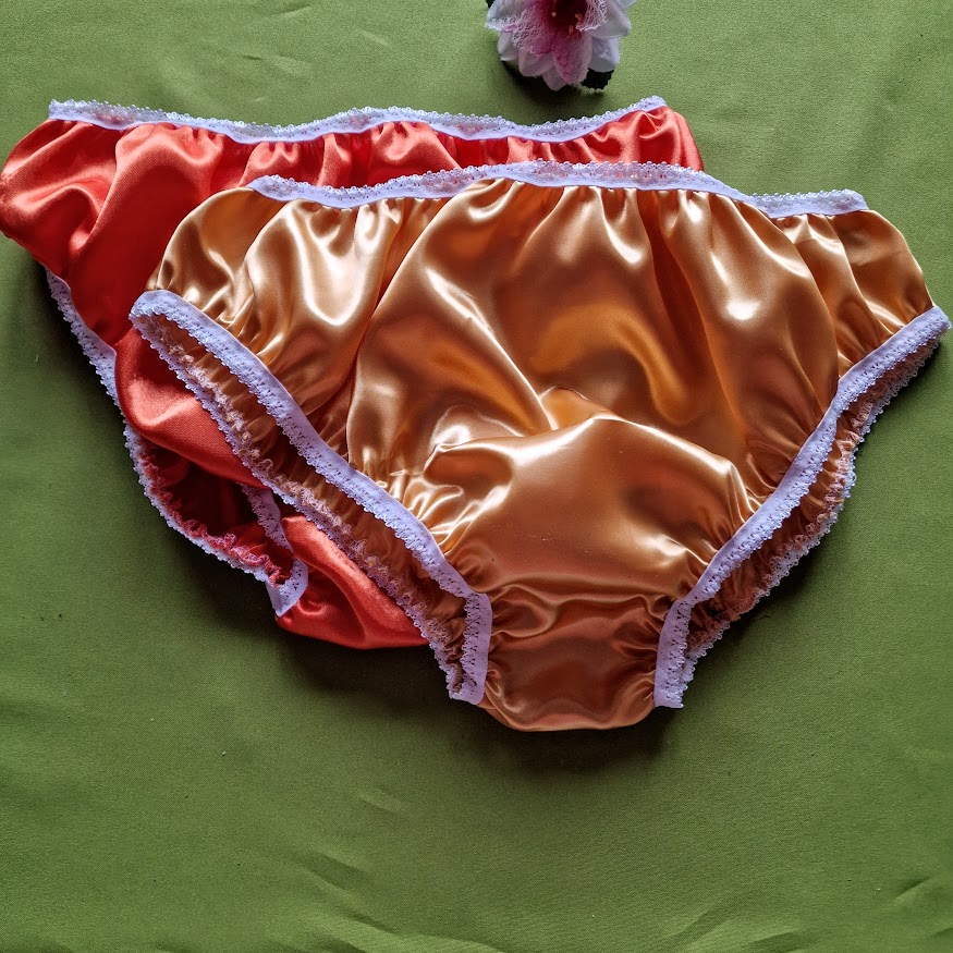 FEN48-8-2 - 2db Hagyományos fazonú szatén bugyi - arany és narancs