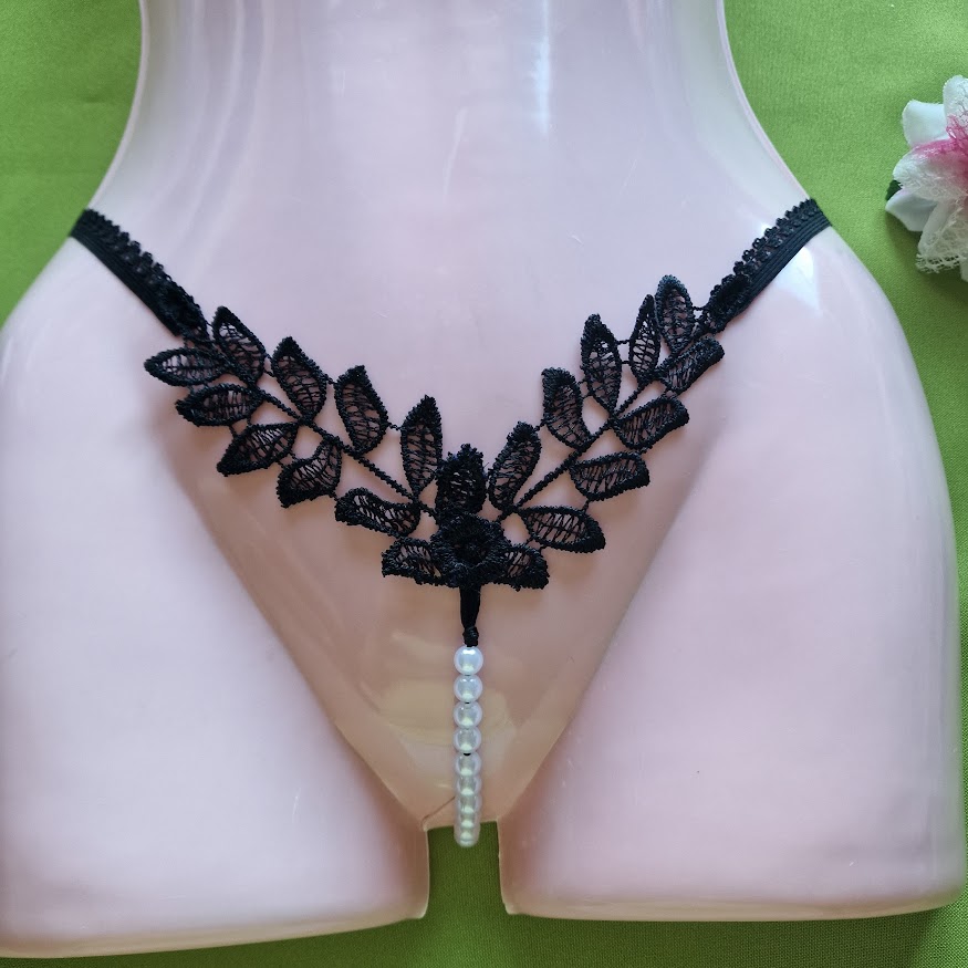 FEN89D - Női fehérnemű - Fekete levél ágak gyöngyös G-string tanga bugyi