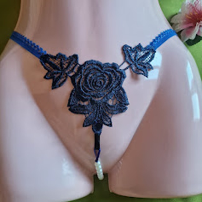 FEN88A - Női fehérnemű - Sötétkék rózsa levelek közt gyöngyös G-string tanga bugyi