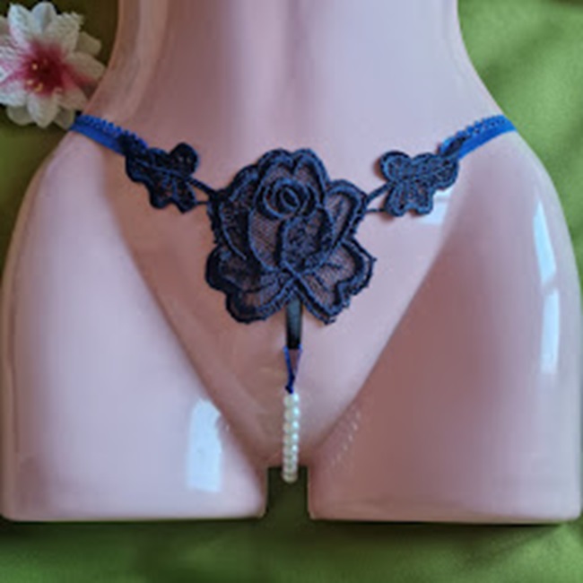 FEN88B - Női fehérnemű - Sötétkék rózsa levelekkel gyöngyös G-string tanga bugyi