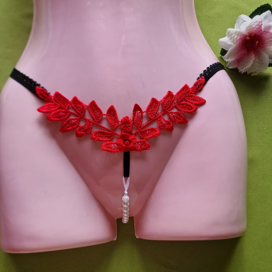FEN87D - Női fehérnemű - Piros levél ágak gyöngyös G-string tanga bugyi