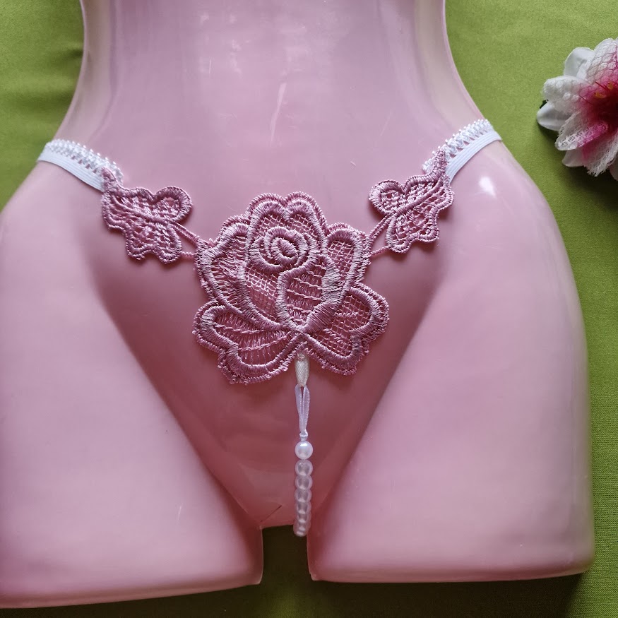 FEN86B - Női fehérnemű - Púderrózsaszín rózsa levelekkel gyöngyös G-string tanga bugyi