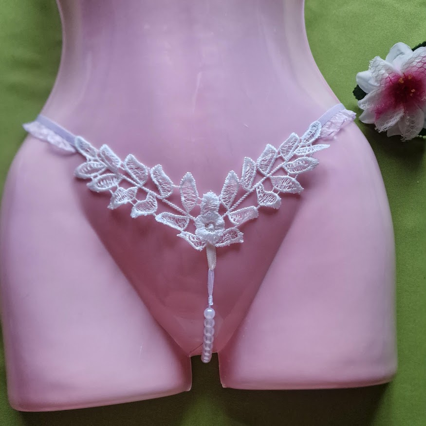 FEN85D2 - Női fehérnemű - Fehér levél ágak gyöngyös G-string tanga bugyi lila fodorral