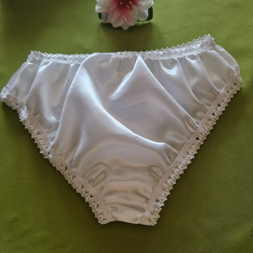 FEN060 - Brazil tanga szatén bugyi fehér és fehér