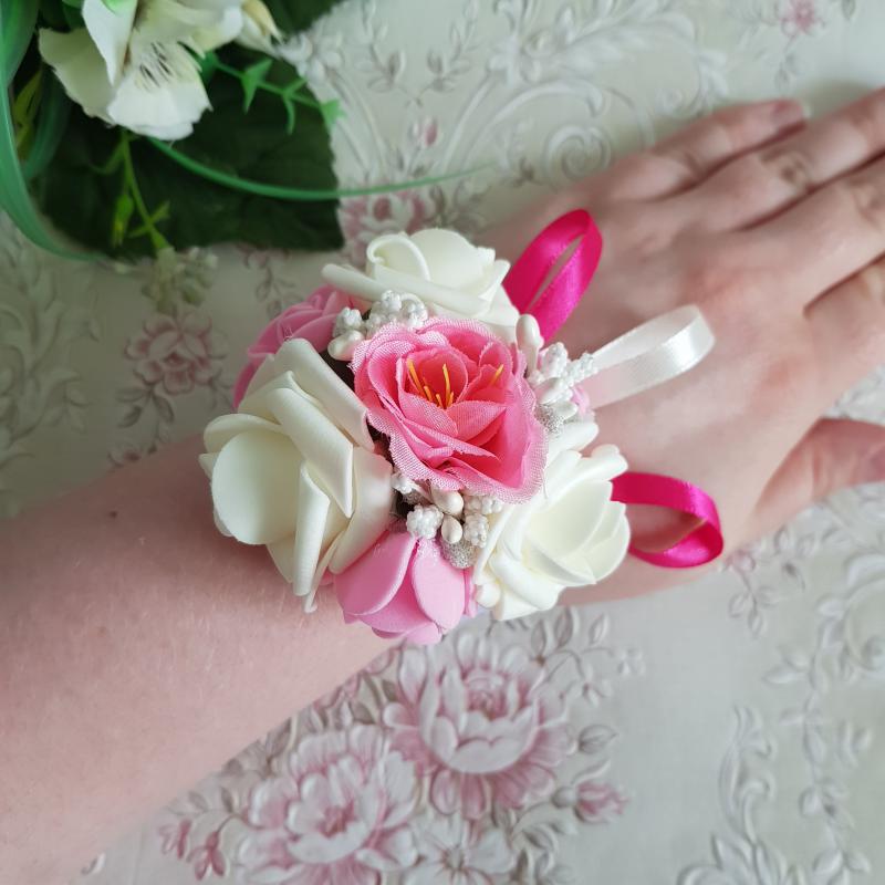 ESKÜVŐ CSD20 - Pink és fehér habvirágból készült csuklódísz