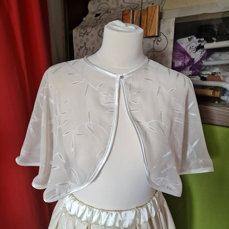 ESKÜVŐ BOL69 - Elegáns hímzett ekrü muszlin boleró pelerin