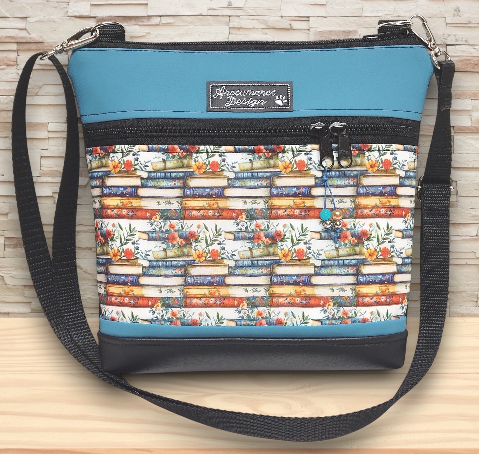 Virágzó könyvek Bella crossbody oldaltáska 28x24 fekete kék