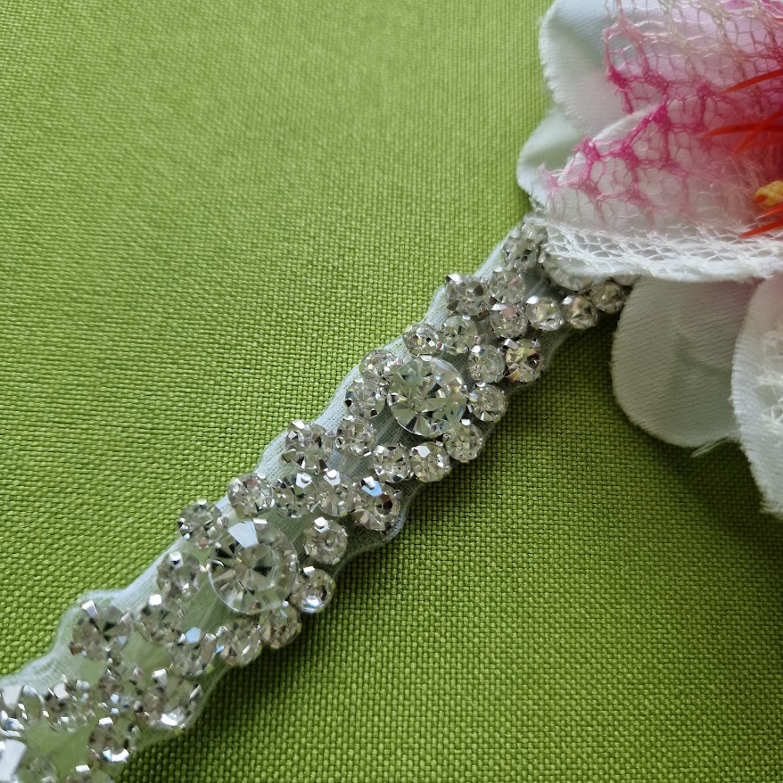 ESKÜVŐ MÖV58 – Handmade - Kristályköves menyasszonyi öv 410x16mm-es oganza szalagon